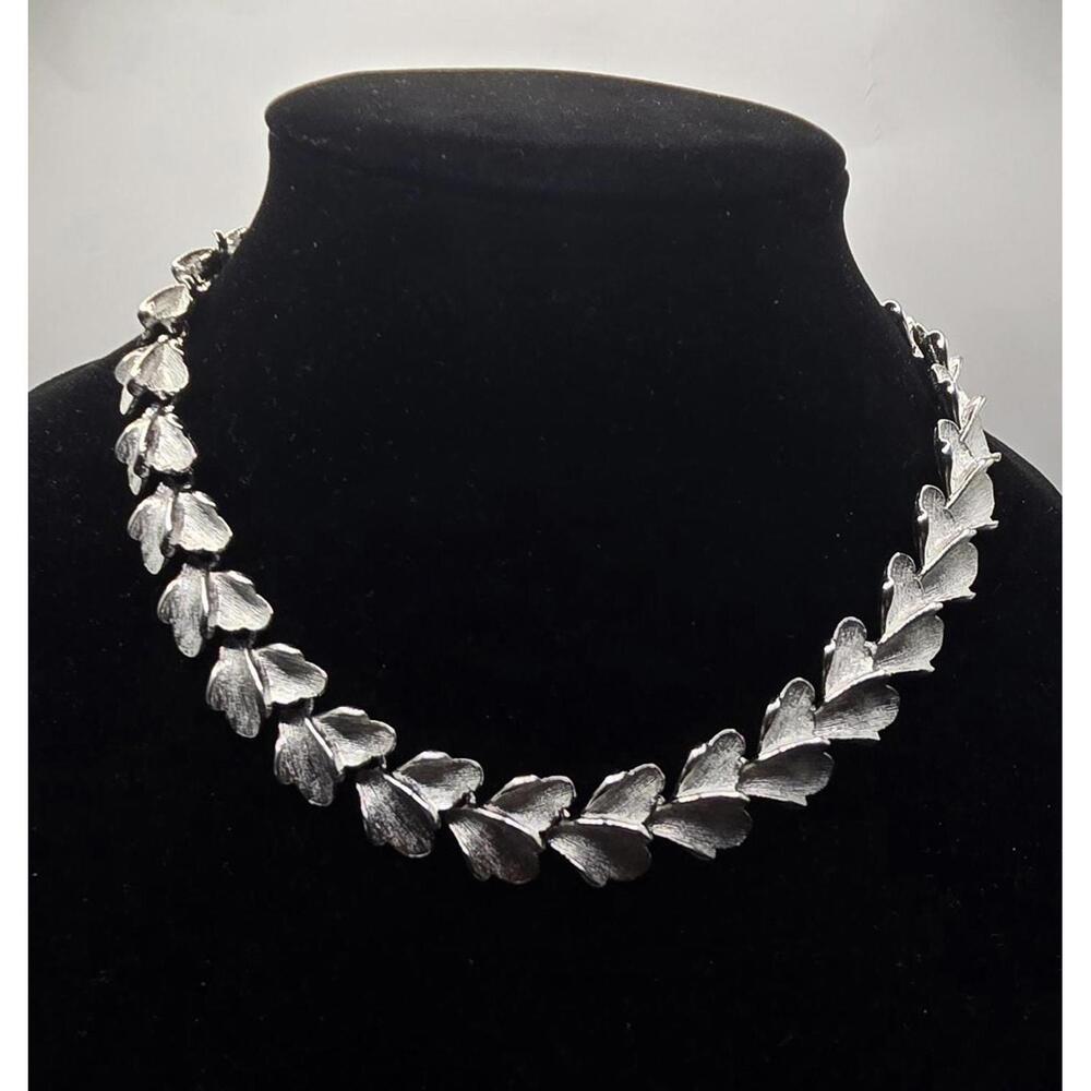 vintage Judy Lee brushed silvertone leaves choker necklace